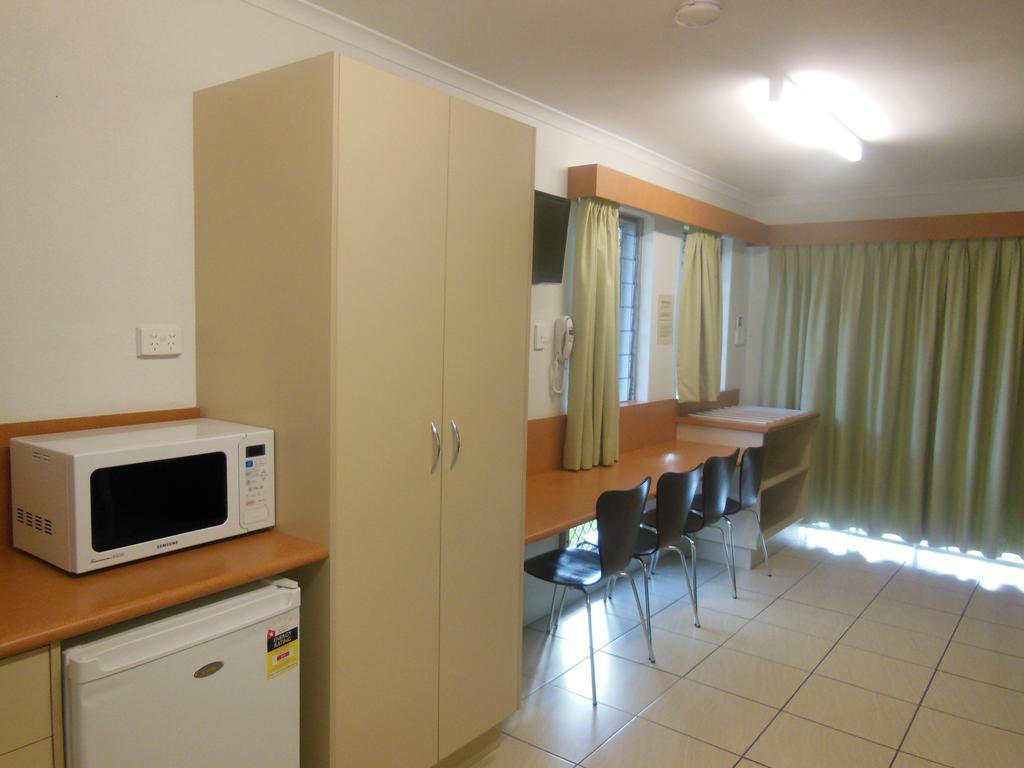 Country Road Motel Charters Towers Room photo