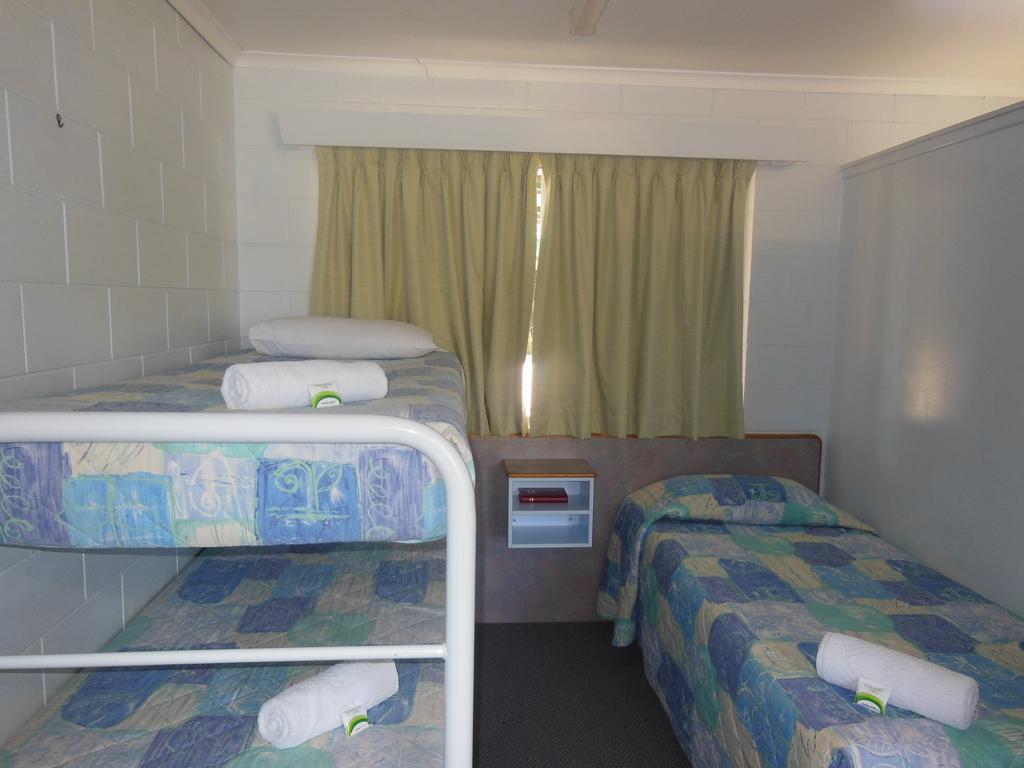 Country Road Motel Charters Towers Room photo