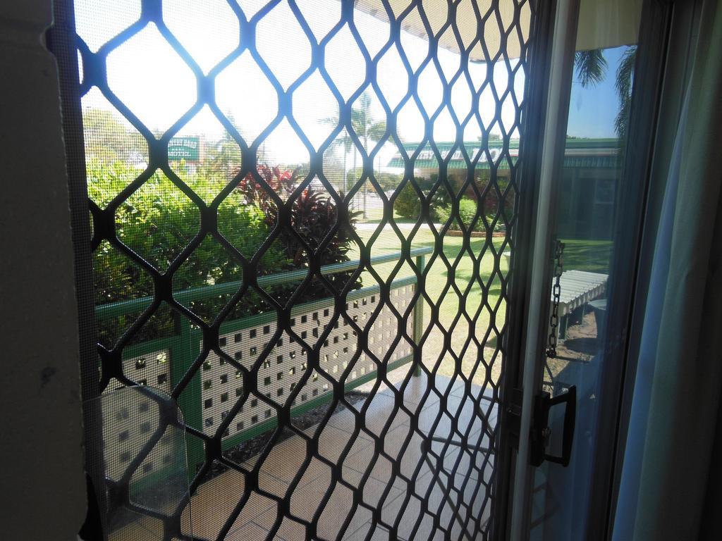 Country Road Motel Charters Towers Room photo